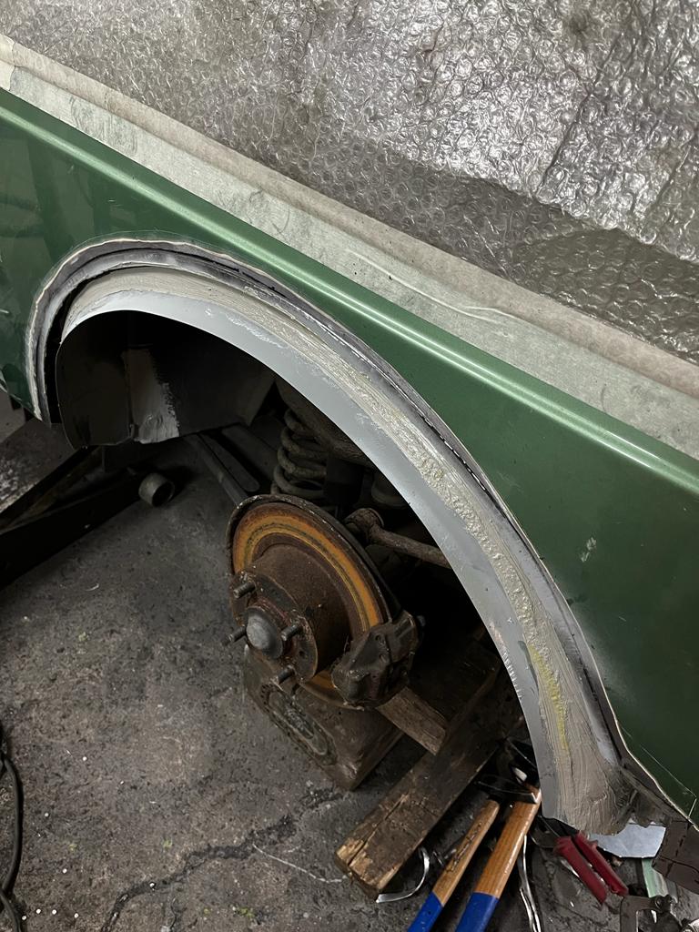 Oprava blatníku – klasické auto