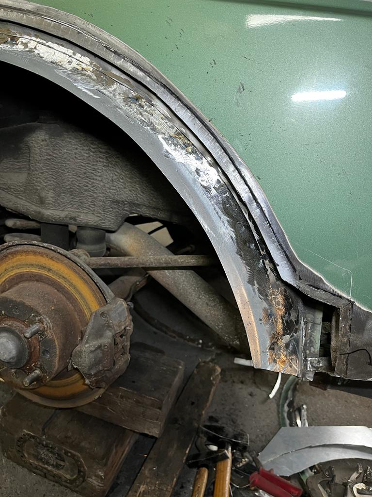 Oprava blatníku – detail koroze