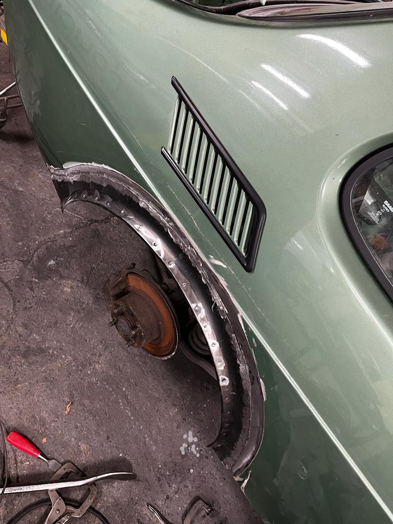 Přední blatník – oprava