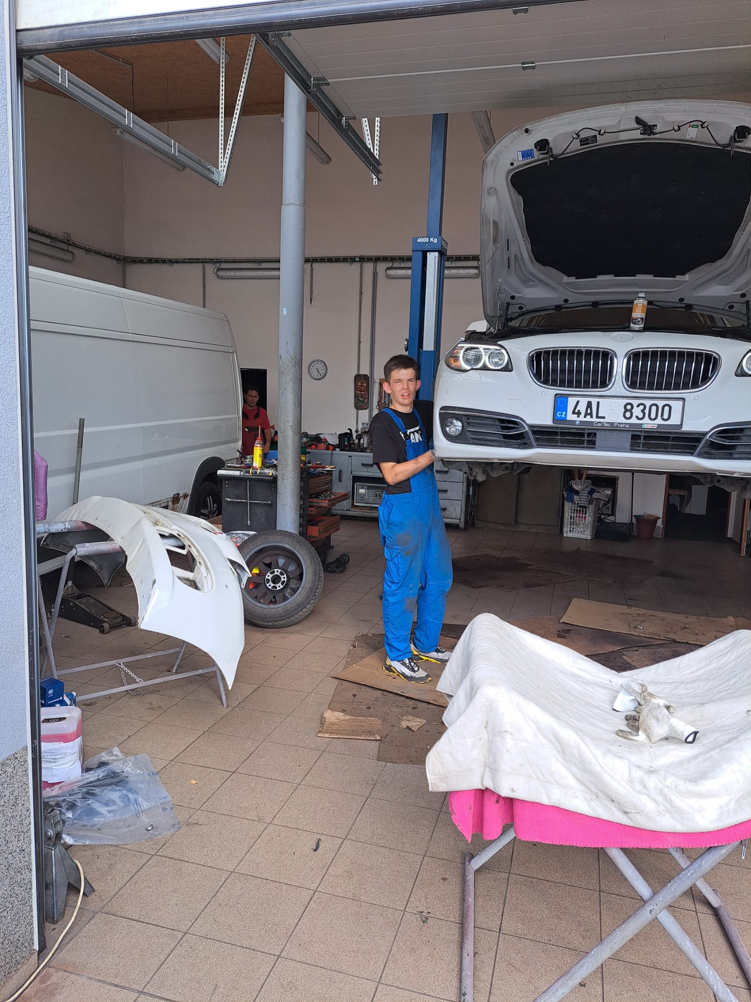 Mechanik při práci